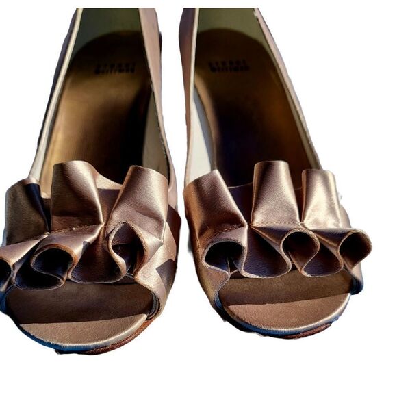 STUARTZ WEITZMAN LW96430 open to pump suze 8.5. - Picture 1 of 9